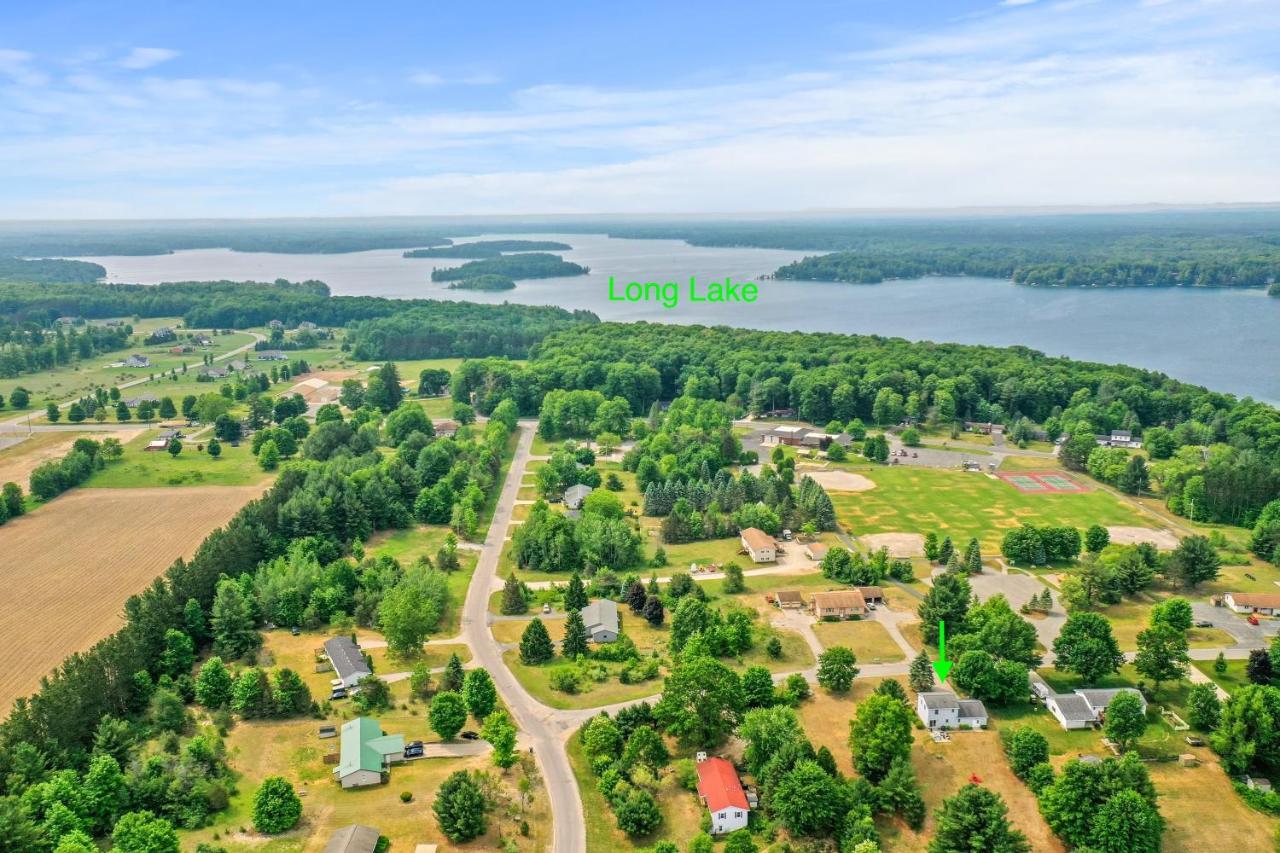 Long Lake Retreat- Hot Tub, Pool Table, Firepit Traverse City Exterior foto
