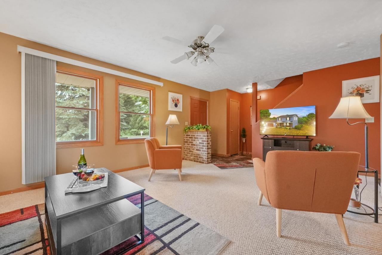Long Lake Retreat- Hot Tub, Pool Table, Firepit Traverse City Exterior foto