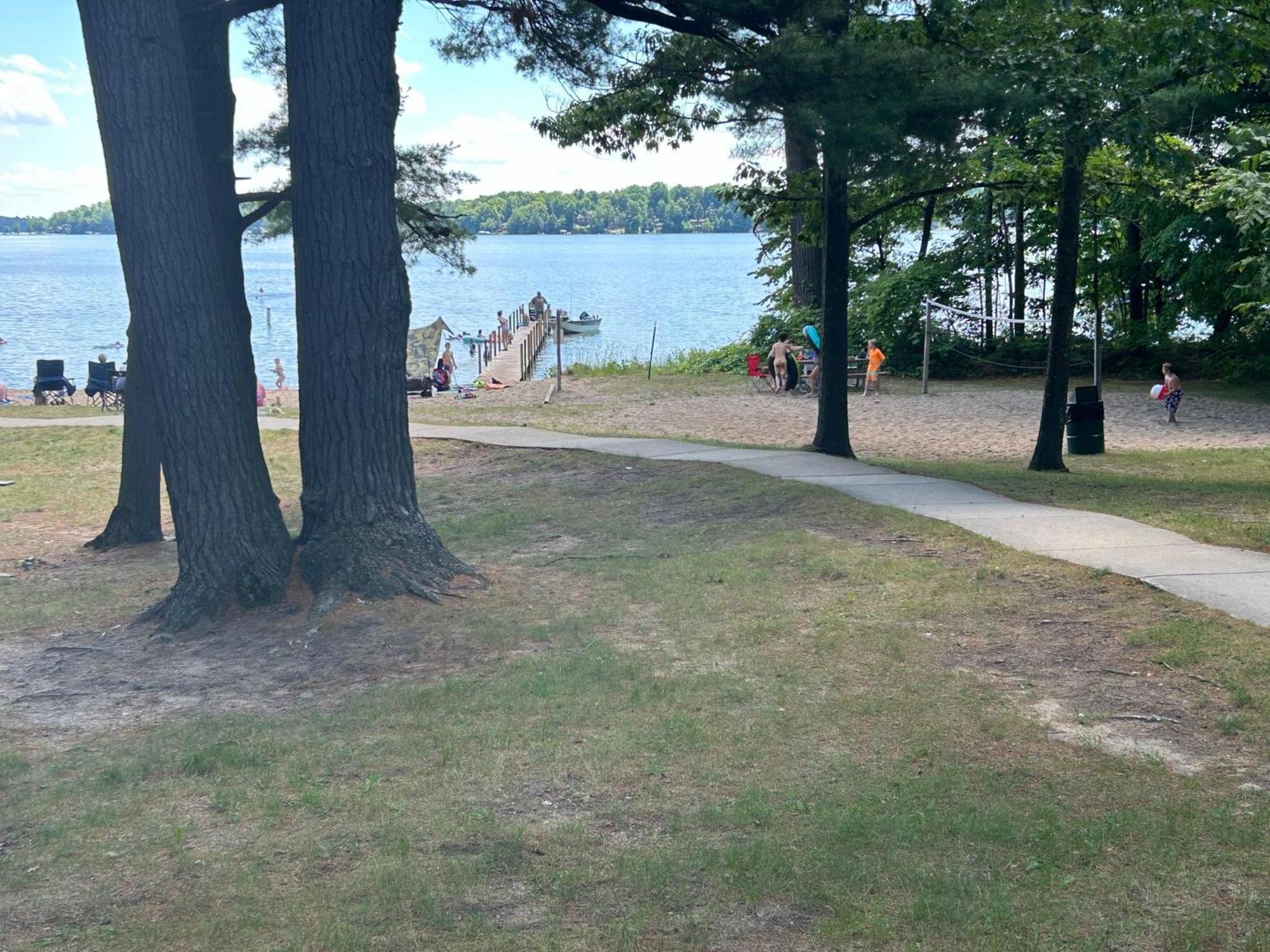 Long Lake Retreat- Hot Tub, Pool Table, Firepit Traverse City Exterior foto